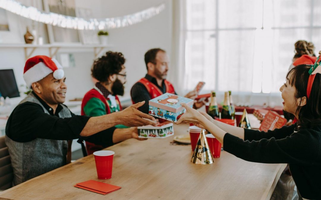 7 Tips for Planning an Office Holiday Party